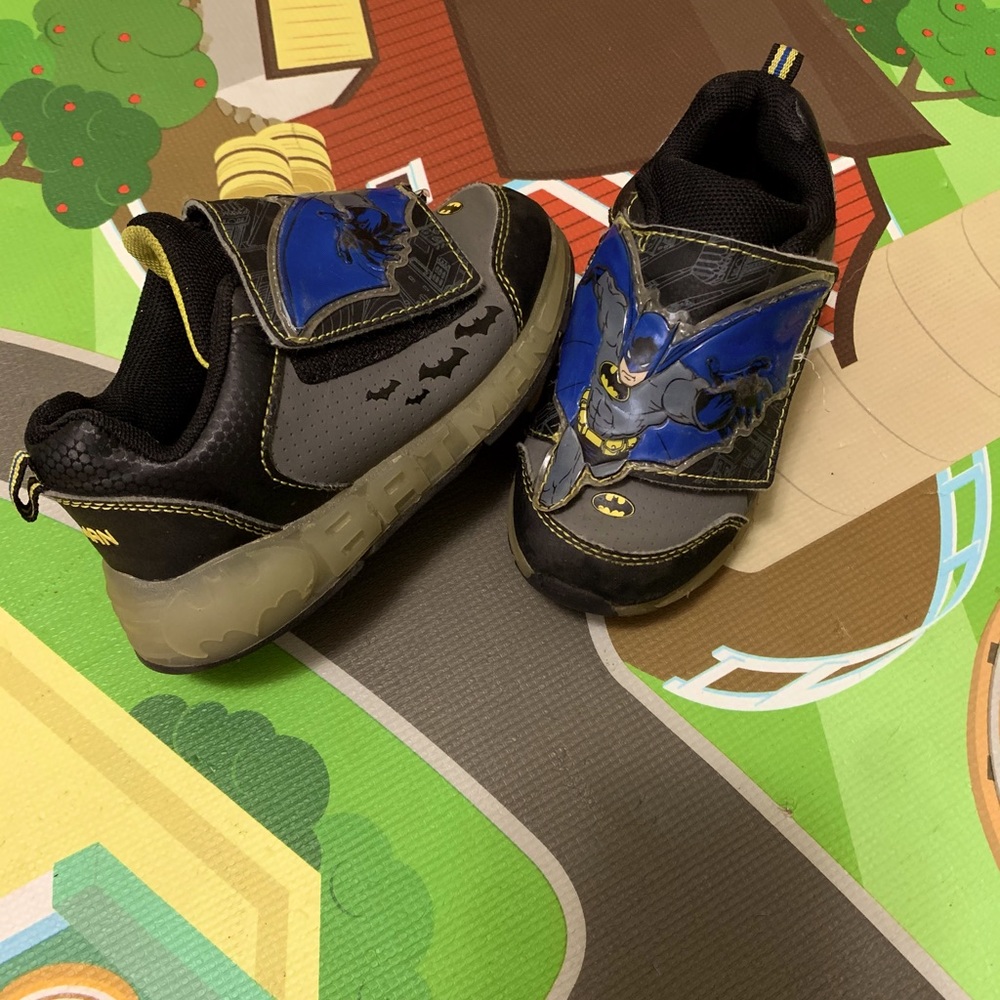 Boys light up shoes